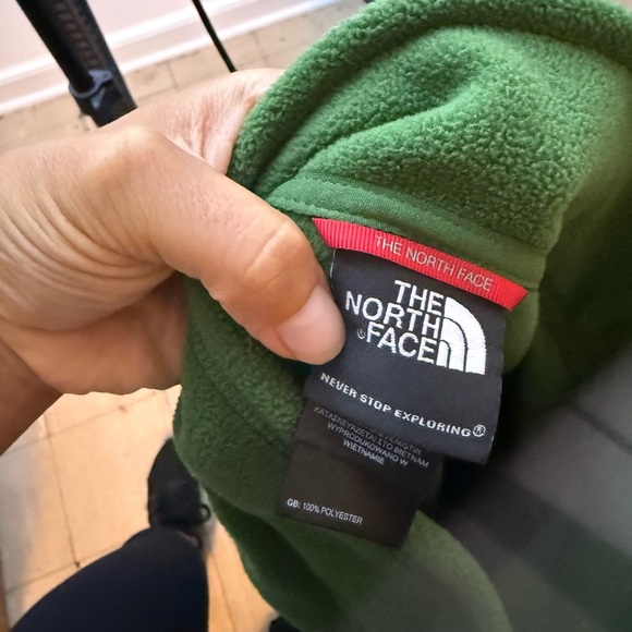 The North Face Men’s Green Fleece Quarter Zip Pullover - Picture 5 of 6